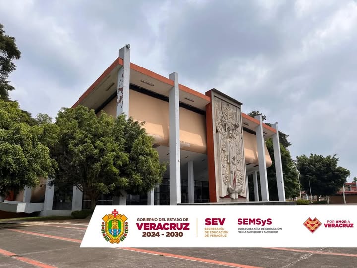NORMAL VERACRUZANA CONFIRMA AC0S0 Y AM3NAZAS A 6 ALUMNAS