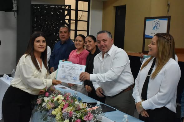 Impulsa Río Blanco al comercio formal con entrega de licencias de funcionamiento