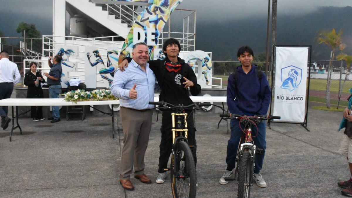 Rodada ciclista en Río Blanco reúne decenas de participantes; actividad resulta un rotundo éxito