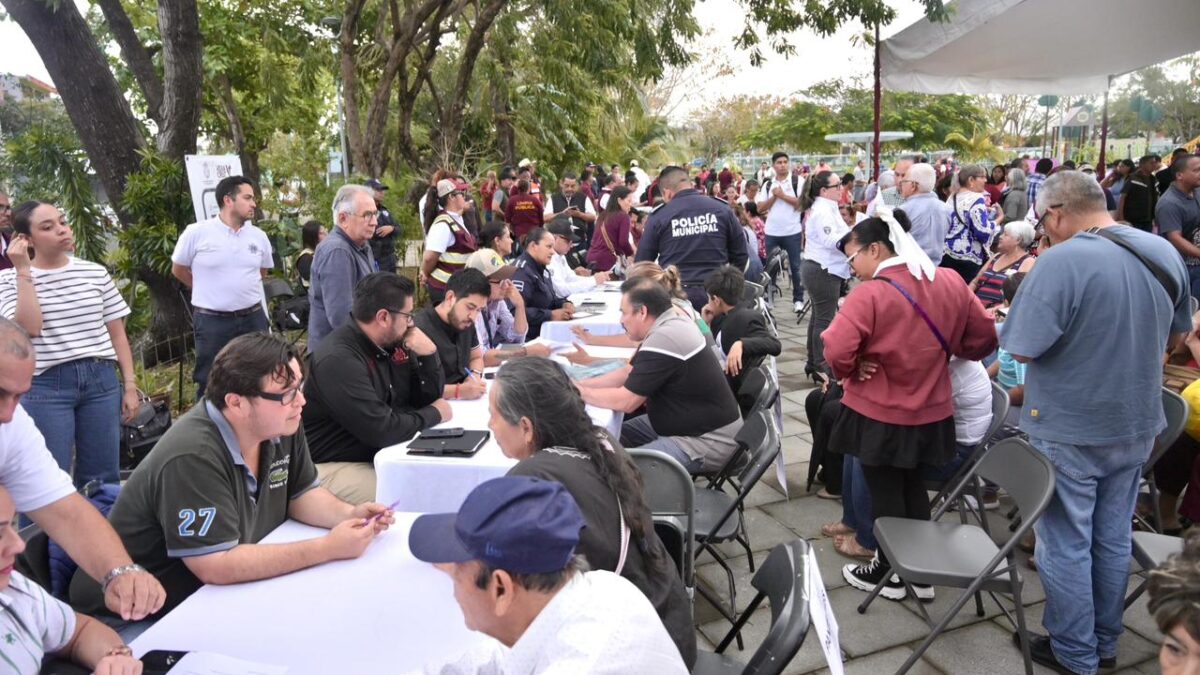 Cumple Ayuntamiento de Veracruz con acciones reales a ciudadanía en Lomas de Río Medio