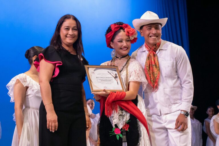 Arte que abraza: gala con causa llena de emoción el Teatro Pedro Díaz a beneficio del DIF Córdoba