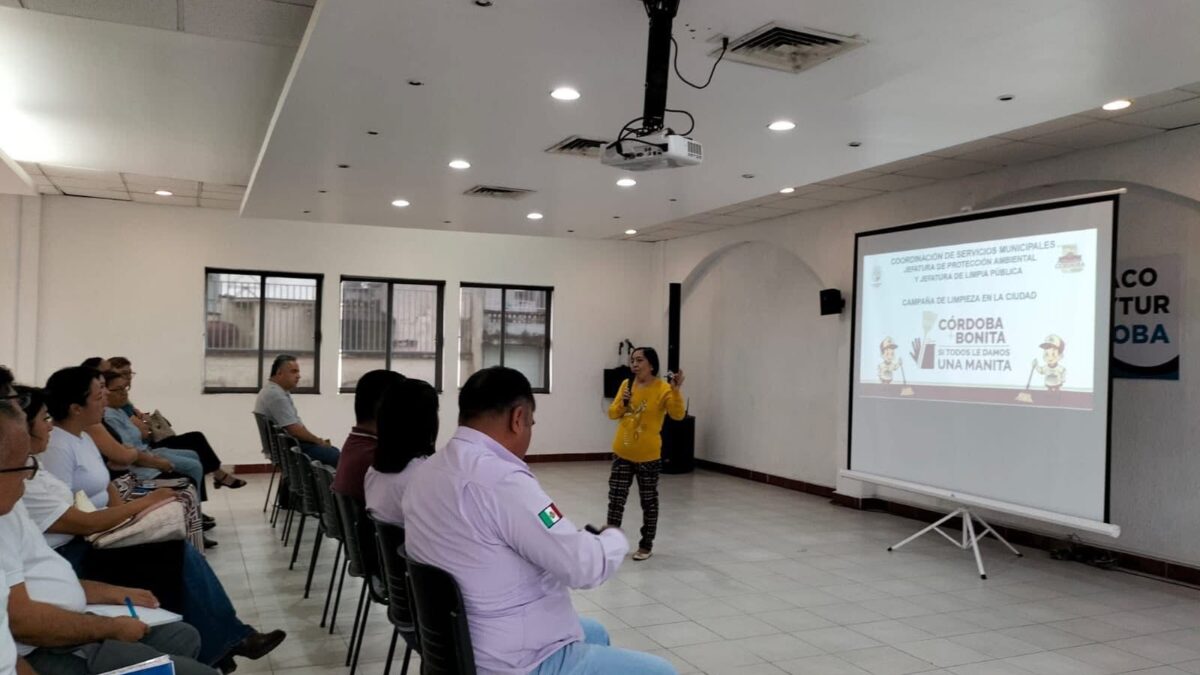 Capacitan a empresas y comercios en manejo de residuos sólidos