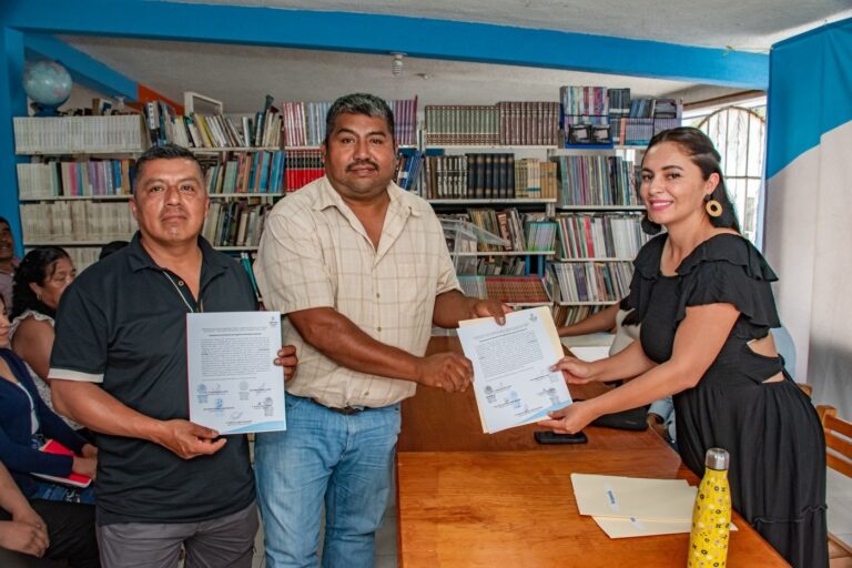 ENTREGAN CONSTANCIAS A NUEVOS AGENTES EN IXHUATLÁN DEL CAFÉ
