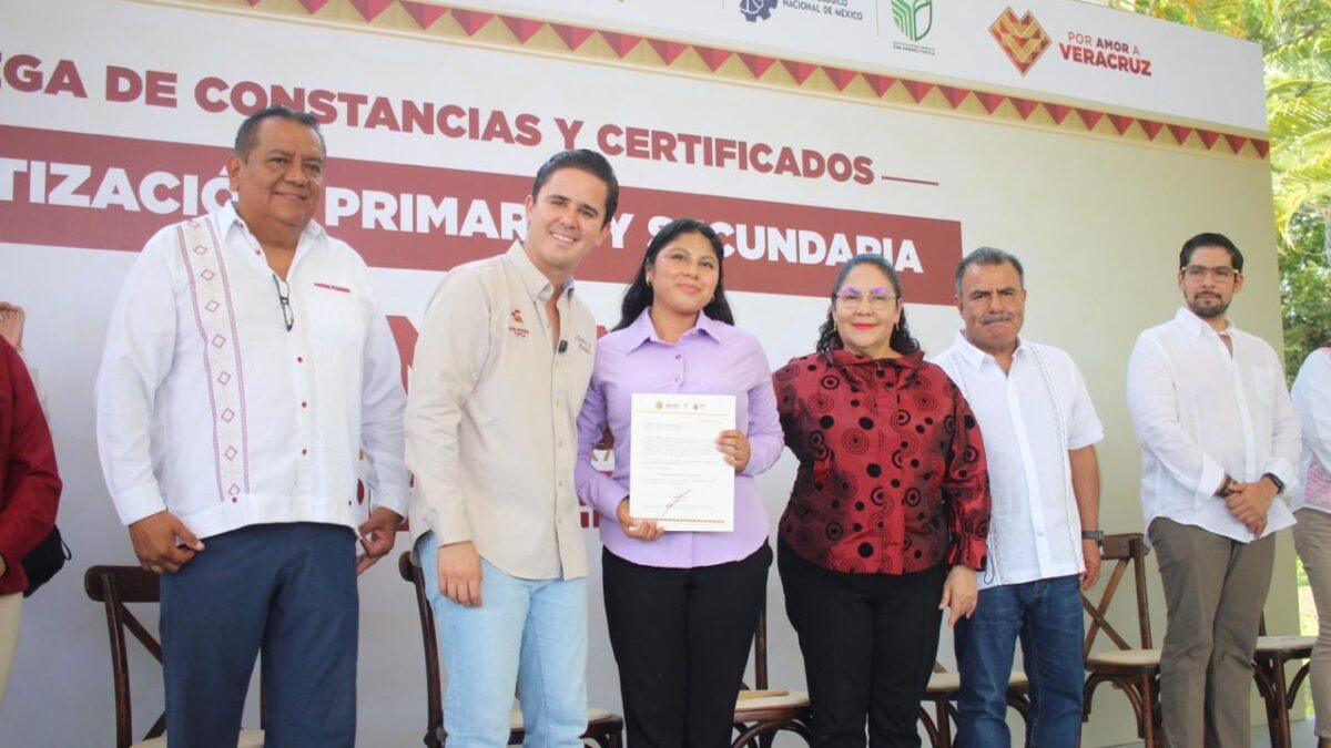 Avanza programa “Nunca es tarde para aprender” en San Andrés Tuxtla