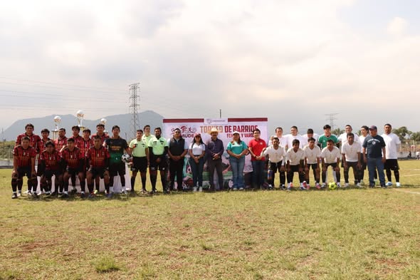 ARRANCA EL TORNEO DE BARRIOS EN IXTACZOQUITLÁN CON LLAMADO A LA CONVIVENCIA Y AL JUEGO LIMPIO