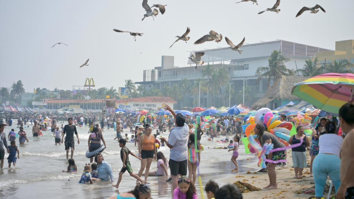 Refuerza Ayuntamiento de Veracruz seguridad en playas durante Semana Santa