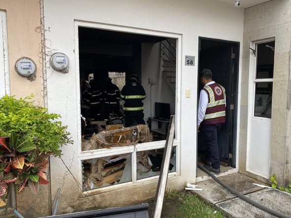 Atienden Bomberos y PC municipal incendio en Dream Lagoons