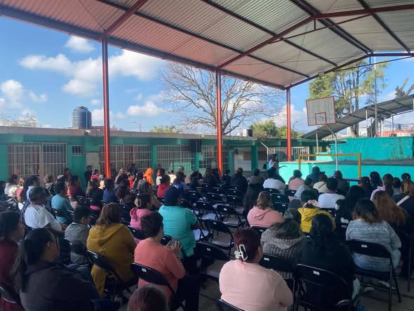 Jefatura de Salud imparte charlas a estudiantes y padres de familia en diversos puntos del municipio