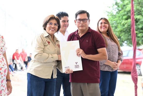 Entrega Ayuntamiento de Veracruz 255 escrituras a familias veracruzanas