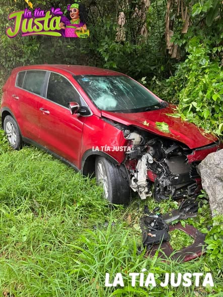 CAMIONETA SE ESTRELLA CONTRA ROCA EN CUMBRES DE TUXPANGO DEJANDO DOS HERIDOS GRAVES
