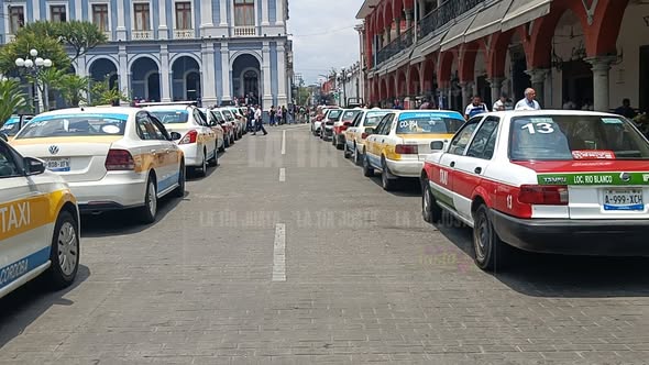 Taxistas de GRITO protestan contra plataformas digitales en Orizaba