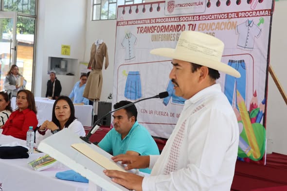 IXTACZOQUITLÁN IMPULSA PROGRAMA DE ÚTILES Y UNIFORMES GRATUITOS EN COORDINACIÓN CON ESCUELAS