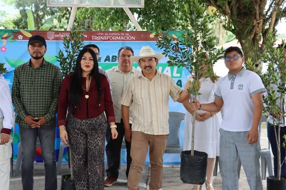IXTACZOQUITLÁN IMPULSA CONCIENCIA AMBIENTAL CON REFORESTACIÓN ESCOLAR