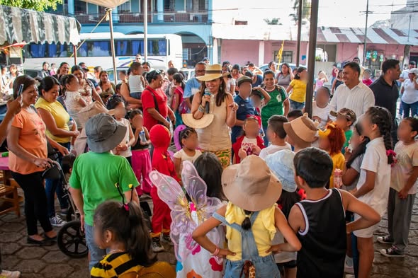 FESTEJAN DÍA DEL NIÑO Y DE LA NIÑA EN IXHUATLÁN.