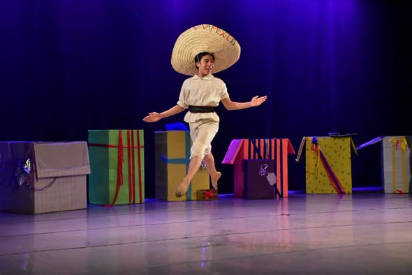Arte, magia y danza abrazaron a la niñez en una emotiva celebración del SMDIF.