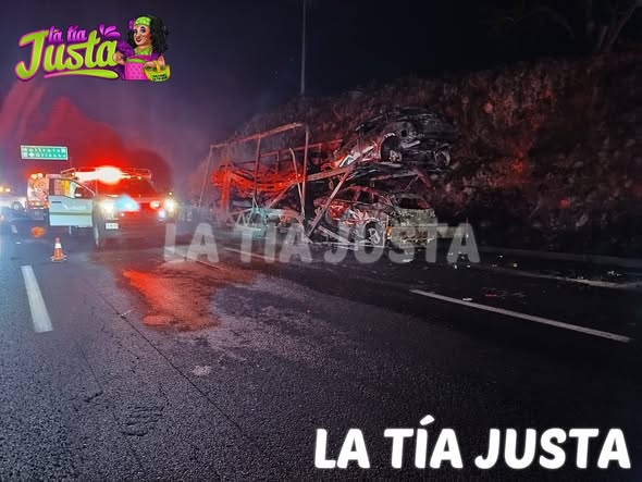 NODRIZA CON SEIS CAMIONETAS DE LUJO SE INCENDIA EN CUMBRES DE MALTRATA