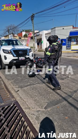 Motociclista Choca conta una vehículo y sale proyectado 