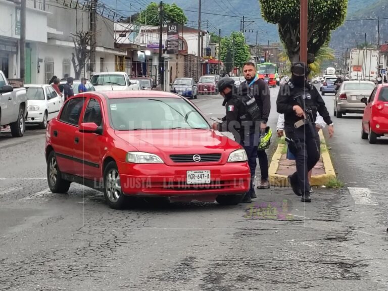 Accidente deja dos lesionados; uno de ellos un menor de edad