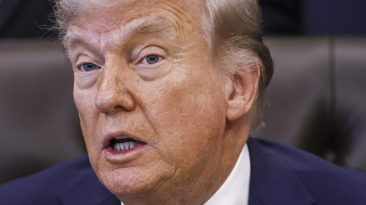 Imagen de Trump aparecerá en una edición limitada de pasaportes por los 250 años de EE.UU.