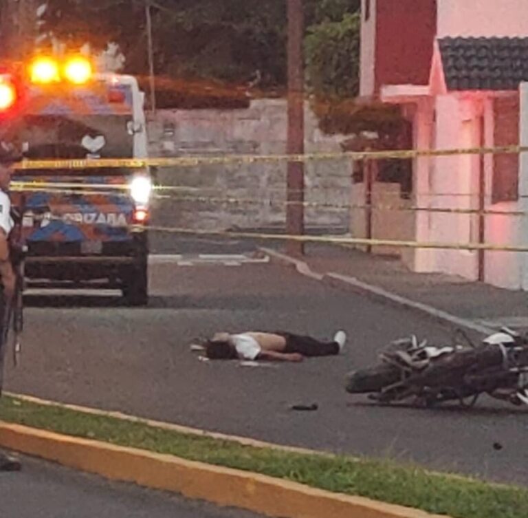 MUER3 MESERO EN APARATOSO ACCIDENTE