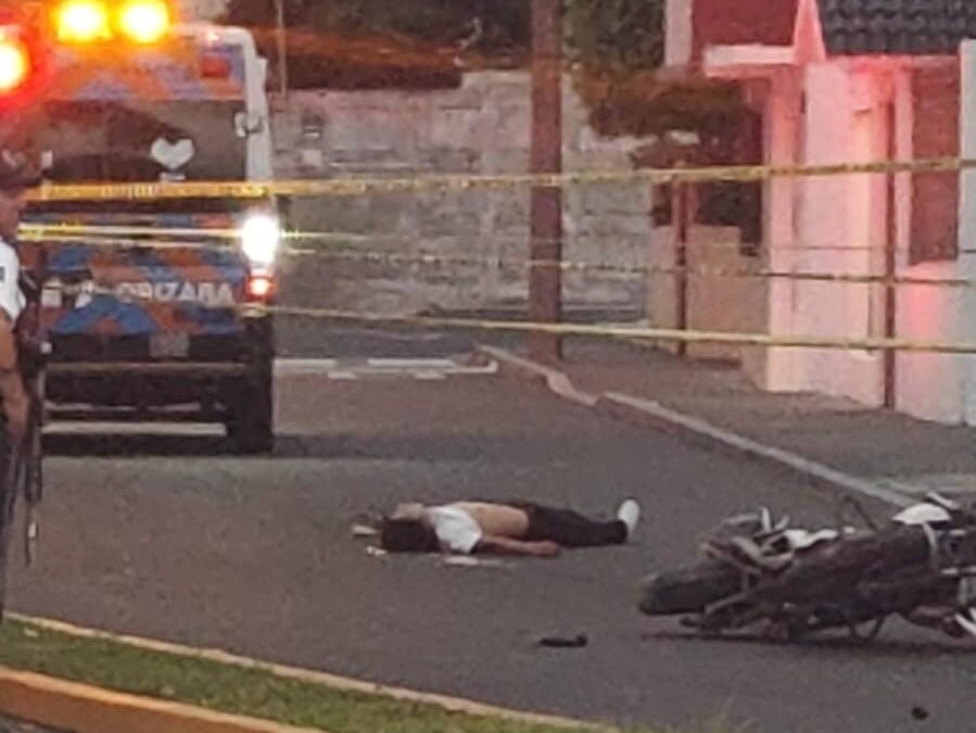 MUER3 MESERO EN APARATOSO ACCIDENTE