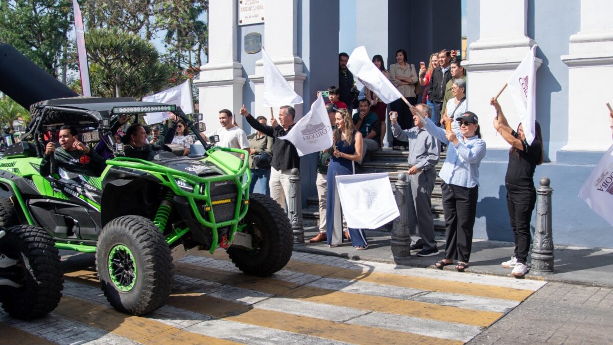 Manuel Alonso Cerezo, presidente municipal, da banderazo de salida de la Ruta Altas Montañas (RAM) 2026
