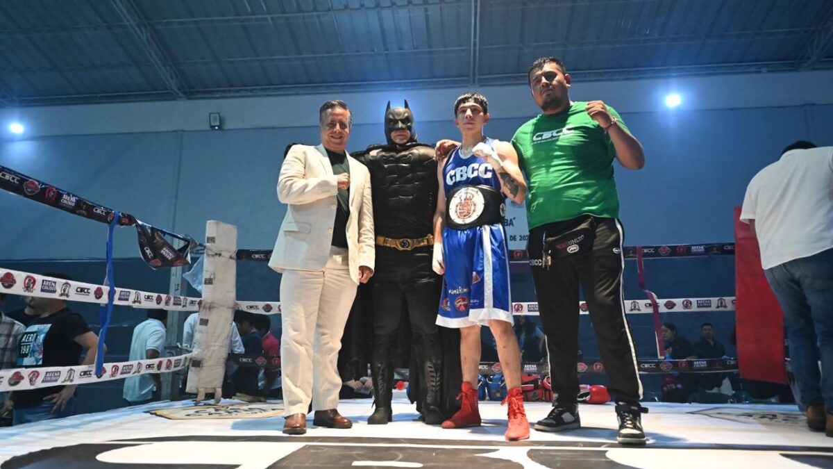 Fabricio Reyes y Ailton Allende ganan el primer Campeonato Municipal de Boxeo