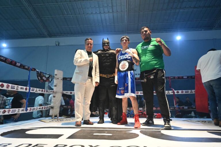 Fabricio Reyes y Ailton Allende ganan el primer Campeonato Municipal de Boxeo