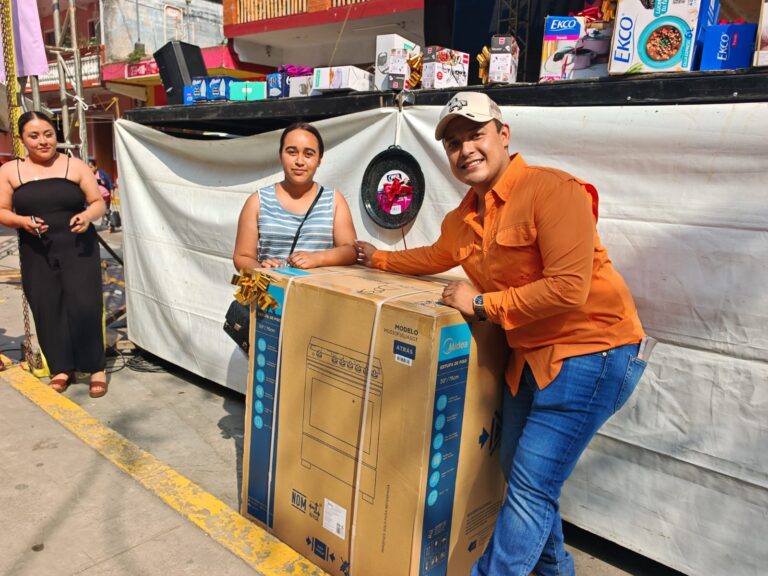 DIF Municipal y Ayuntamiento de Zongolica celebran a las madres con emotivo festejo y reconocimiento a su labor