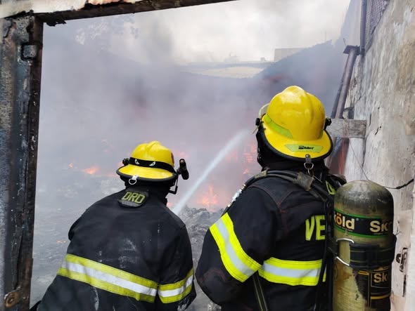 Acción oportuna de Bomberos de Veracruz controla dos incendios en la ciudad