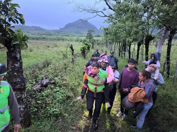 Gobierno Municipal de San Andrés Tuxtla confirma el rescate de personas varadas en el volcán San Martín