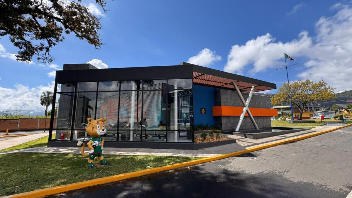 Orizaba blinda a mascotas contra el gusano barrenador