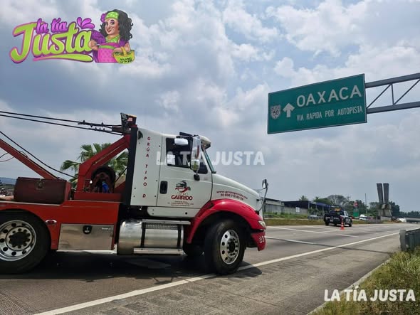Fuerte accidente en la 150D presuntamente por exceso de velocidad deja dos lesionados en Amatlán de los Reyes.