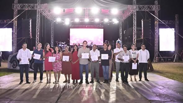 ¡De 10! Celebración por el “Día del Maestro” en San Andrés Tuxtla.