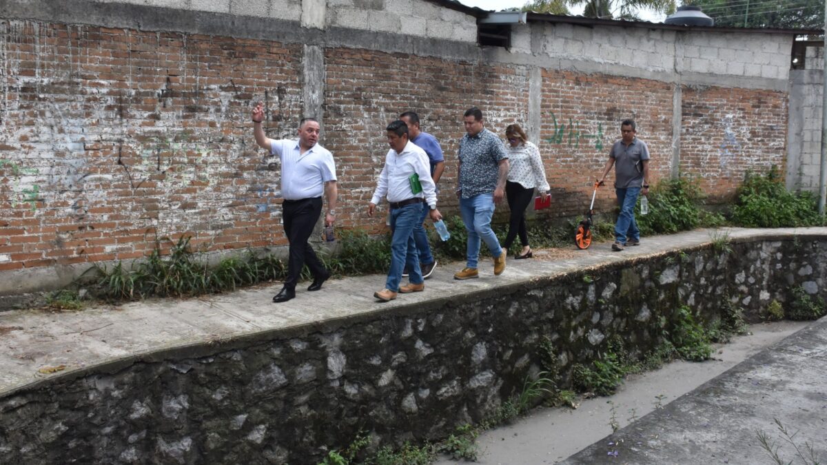 Supervisa alcalde José Antonio May condiciones del colector pluvial intercolonias de Río Blanco; en próximos días será rehabilitado