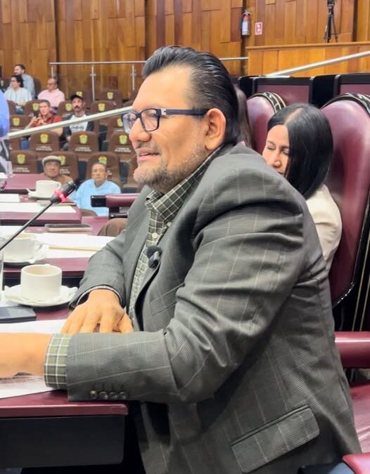 MORENA retoma iniciativa para permitir voto de 1 millón de veracruzanos en el extranjero; diputados celebran avance hacia 2030.
