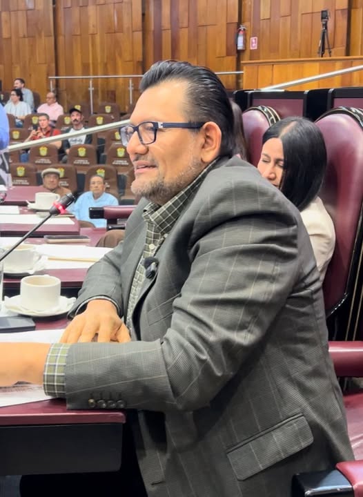 MORENA retoma iniciativa para permitir voto de 1 millón de veracruzanos en el extranjero; diputados celebran avance hacia 2030.