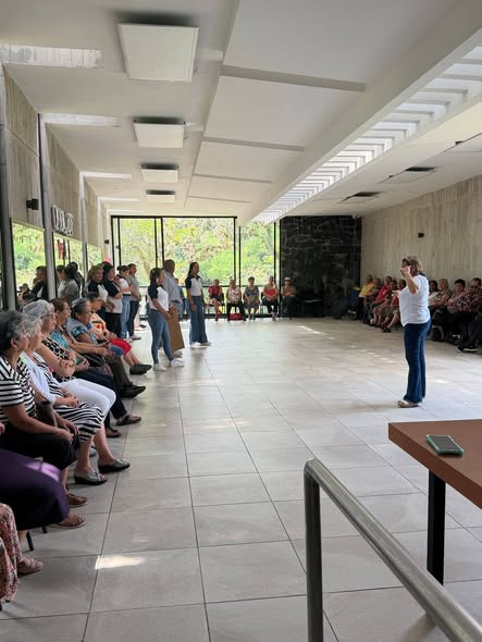 Fortalecen bienestar emocional de adultos mayores con proyecto piloto en la Estancia “Nuestras Raíces”