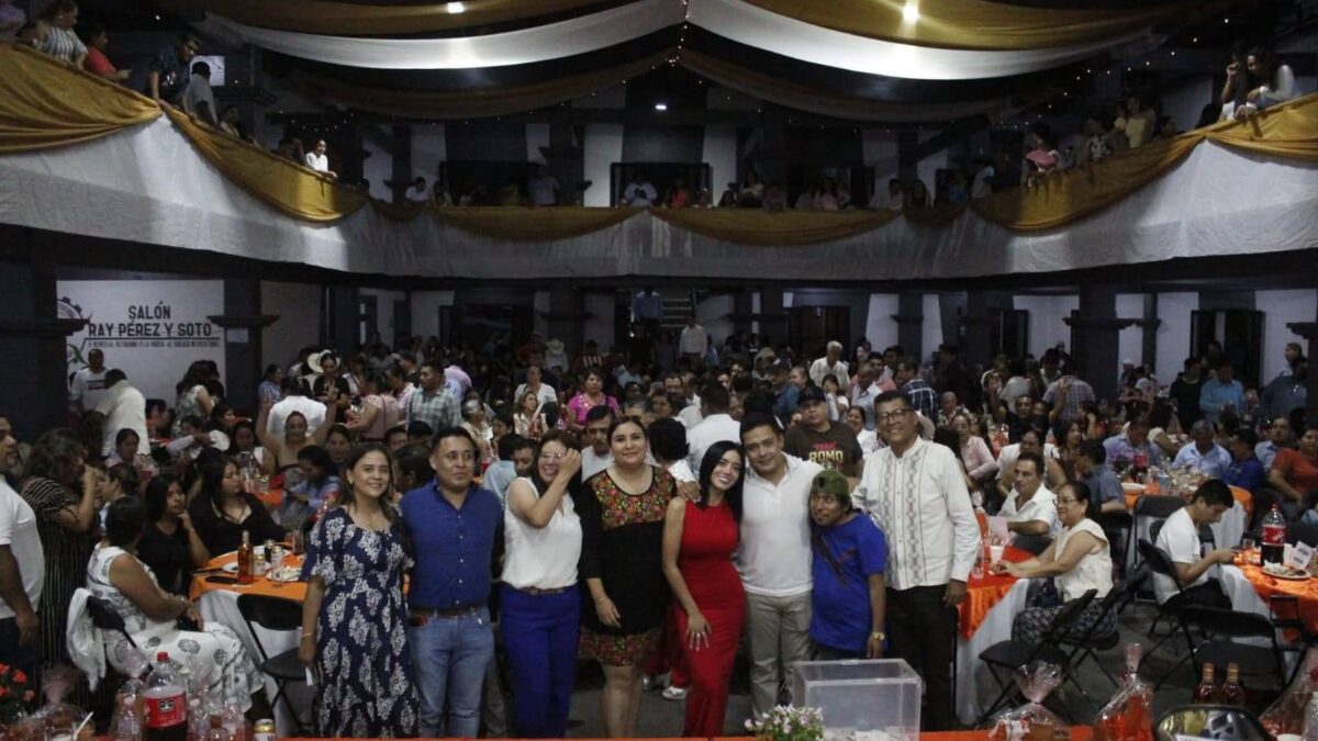 RECONOCE AYUNTAMIENTO DE ZONGOLICA LA ENTREGA Y VOCACIÓN DEL MAGISTERIO EN EL DÍA DEL MAESTRO