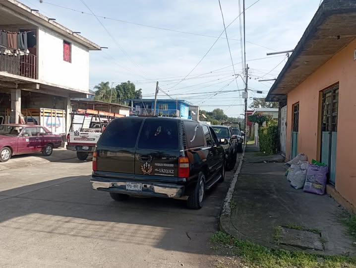 JOVEN ESCAPA POR LA PUERTA FALSA