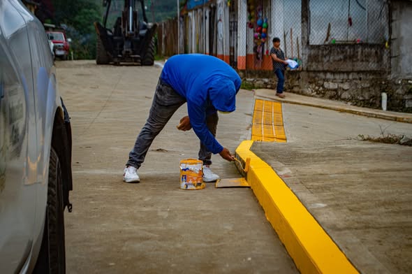 LLEVA AYUNTAMIENTO DE IXHUATLÁN SERVICIOS A IXCAPANTLA
