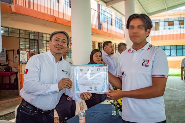 CLAUSURAN CURSO DE EMPRENDIMIENTOS EN OCOTITLÁN