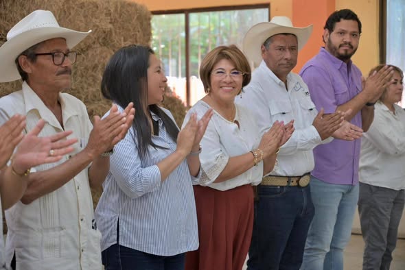 IMPULSA AYUNTAMIENTO DE VERACRUZ APOYOS AL CAMPO Y NUEVOS SERVICIOS AGRARIOS EN SANTA FE