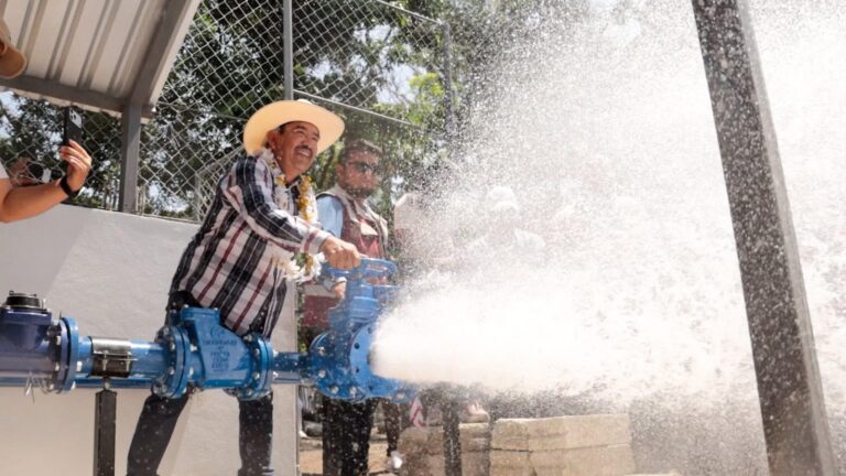 ENTREGAN NUEVA OBRA DE AGUA POTABLE QUE BENEFICIARÁ A FAMILIAS DE FRESNAL