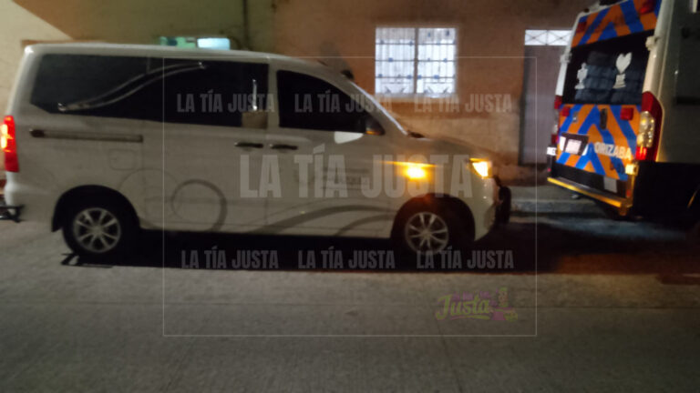 MUER3 EN SU CASA