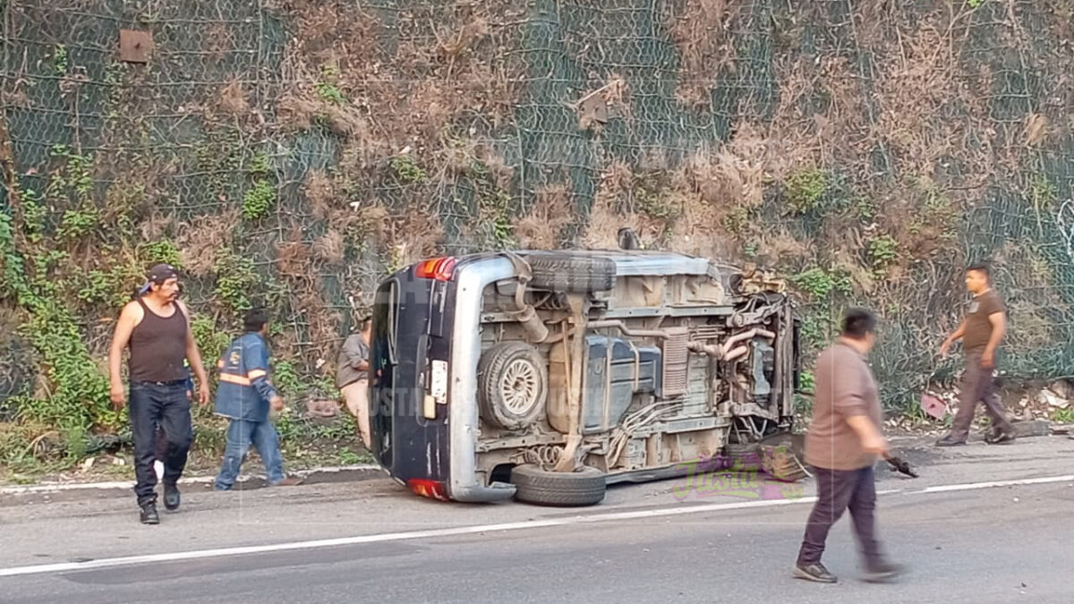DOS LESIONADOS EN VOLCADURA