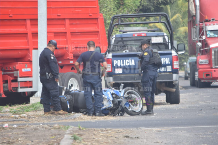 CHOCA CONTRA VEHÍCULO Y LO MANDA AL HOSPITAL