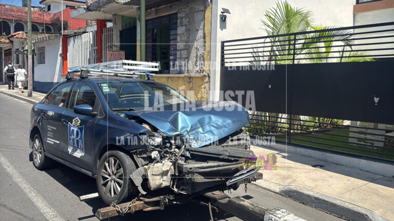 CHOQUE ENTRE AMBULANCIA Y VEHÍCULO DEJA DOS LESIONADOS