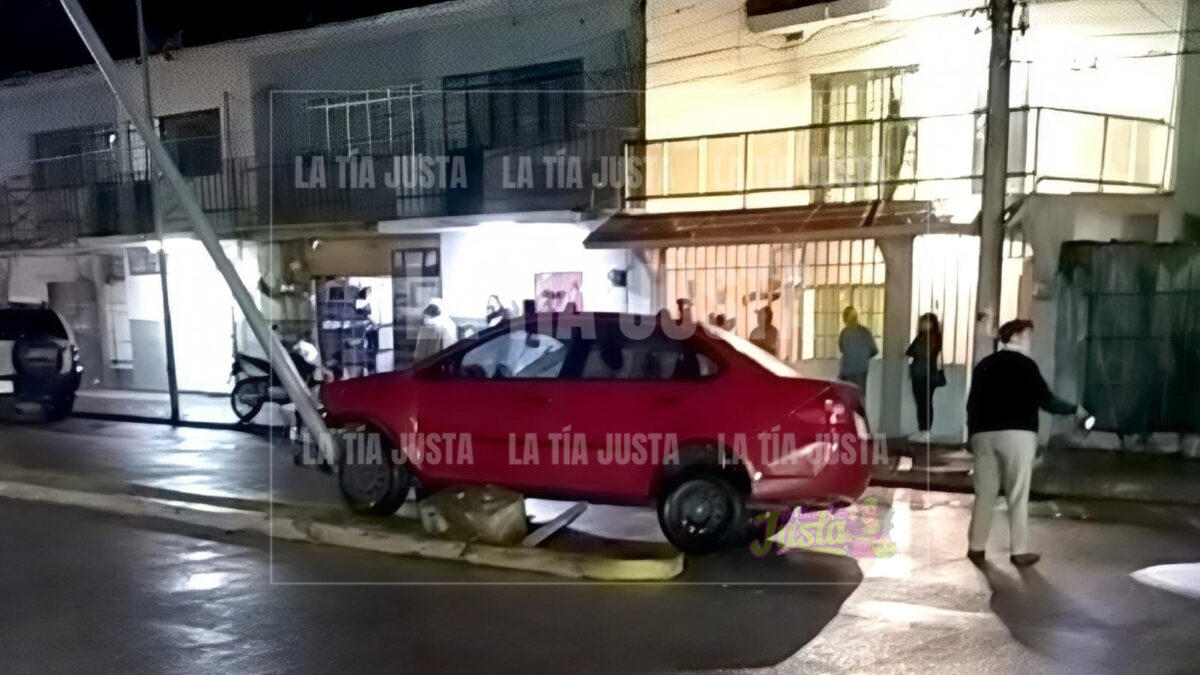 Accidente automovilístico causa cierre de vialidad en Ciudad Mendoza
