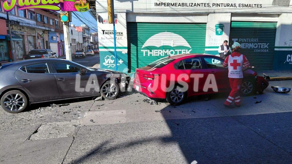 Accidente en Córdoba provoca cierre de vialidad y atención médica